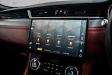 Jaguar F-PACE P550 V8 SVR