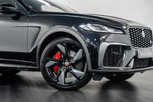 Jaguar F-PACE P550 V8 SVR