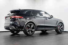 Jaguar F-PACE P550 V8 SVR