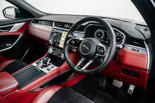 Jaguar F-PACE P550 V8 SVR