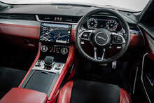 Jaguar F-PACE P550 V8 SVR