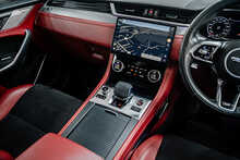 Jaguar F-PACE P550 V8 SVR