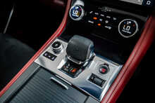 Jaguar F-PACE P550 V8 SVR