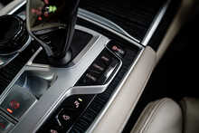 BMW 7 Series 730d MHT M Sport