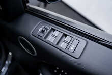 Land Rover Discovery D300 MHEV R-Dynamic HSE