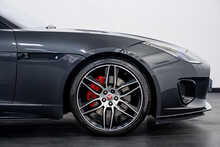 Jaguar F-Type V6 Chequered Flag