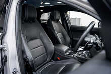 Jaguar E-PACE D204 MHEV R-Dynamic Black