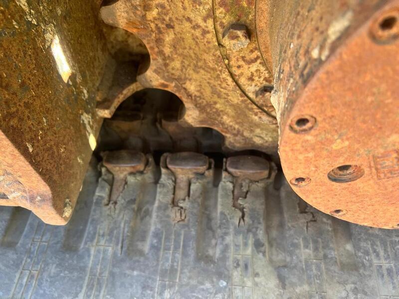 New Holland 8 Ton Rubber Tracked Excavator