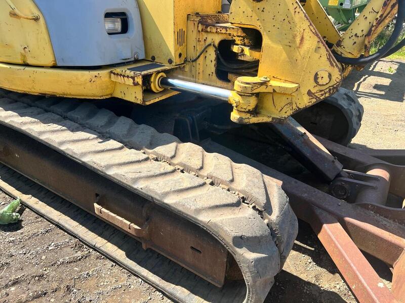 New Holland 8 Ton Rubber Tracked Excavator