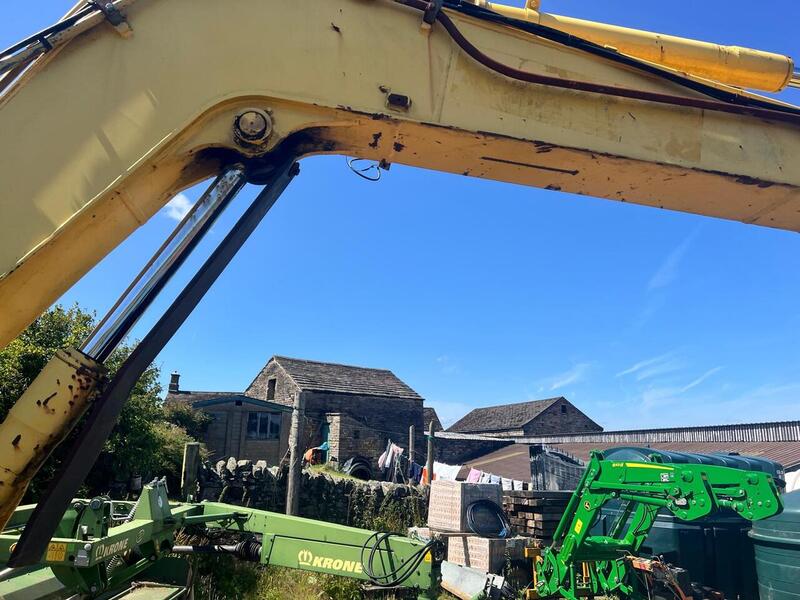 New Holland 8 Ton Rubber Tracked Excavator