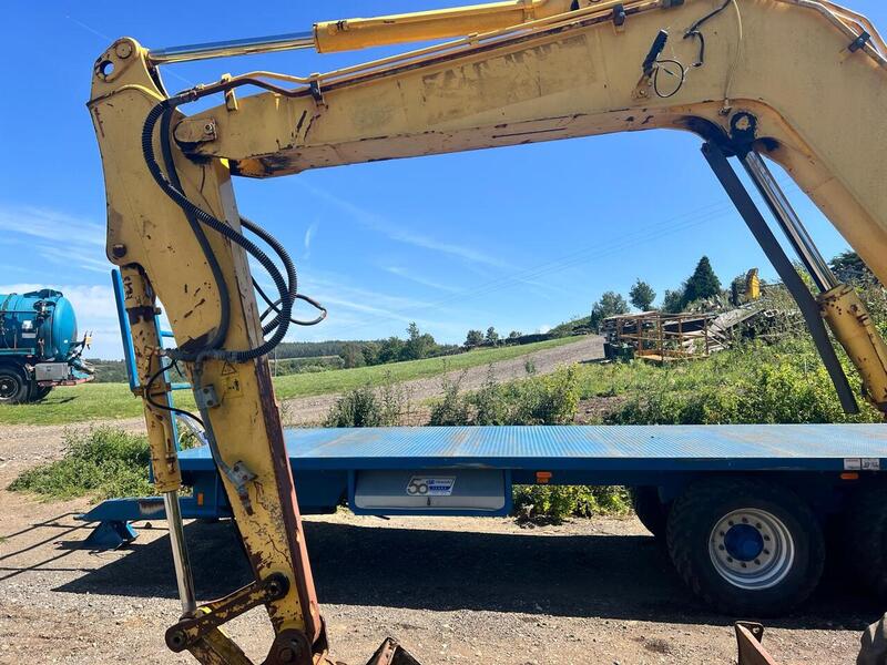 New Holland 8 Ton Rubber Tracked Excavator