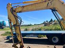 New Holland E80 8 Ton Rubber Tracked Excavator 