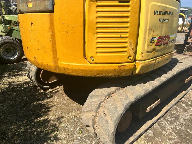 New Holland 8 Ton Rubber Tracked Excavator