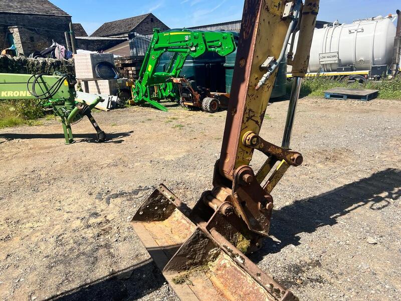 New Holland 8 Ton Rubber Tracked Excavator