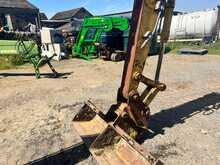 New Holland E80 8 Ton Rubber Tracked Excavator 