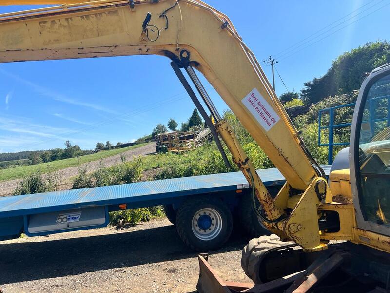 New Holland 8 Ton Rubber Tracked Excavator