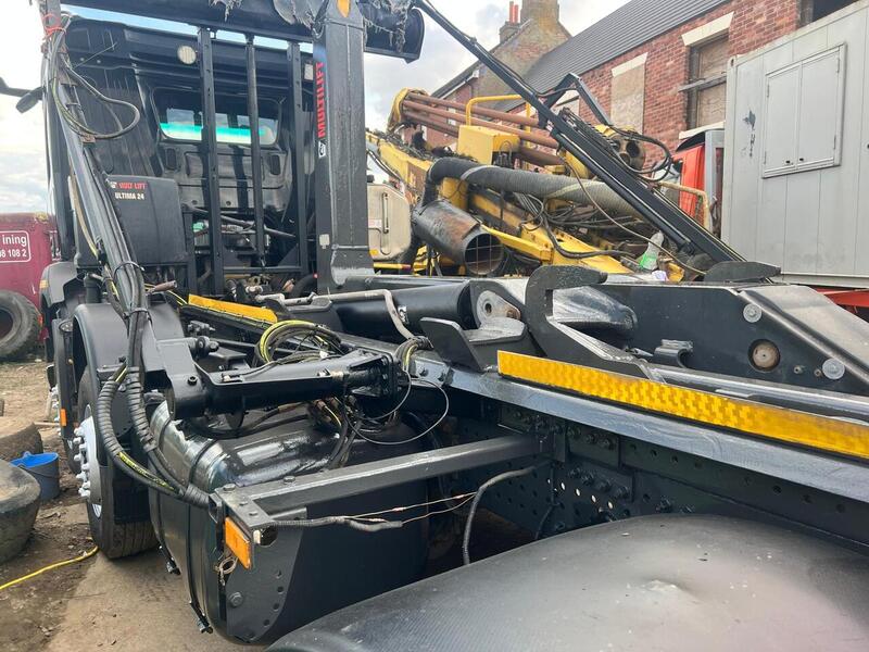 Mercedes-Benz Multilift Hook Loader