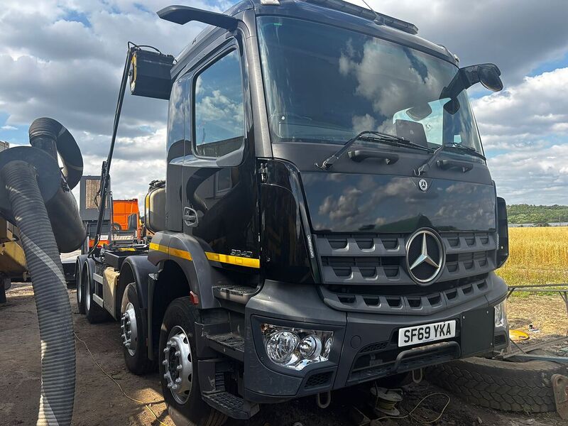 Mercedes-Benz Multilift Hook Loader