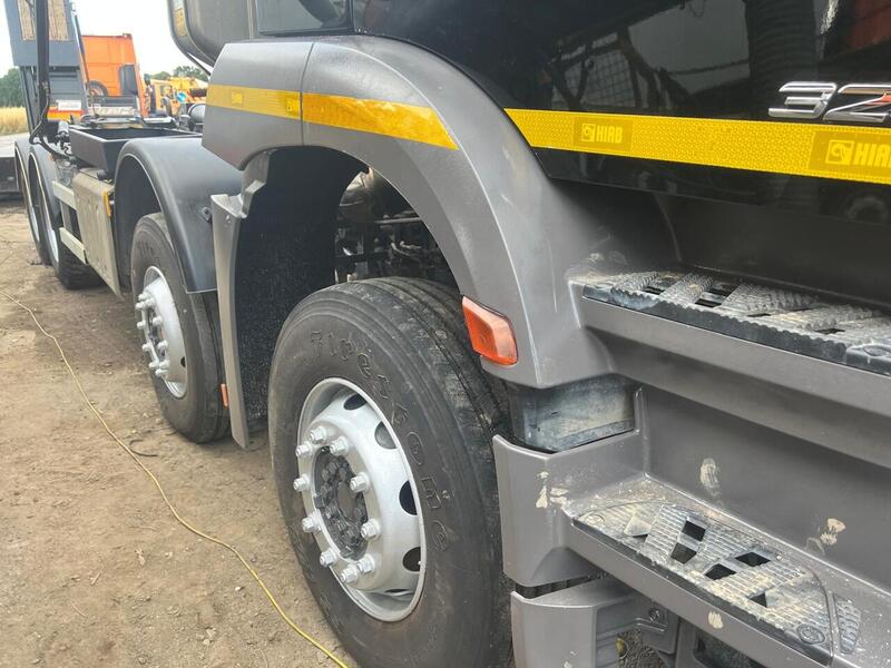 Mercedes-Benz Multilift Hook Loader