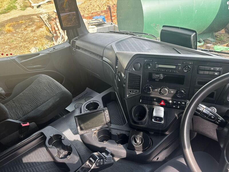 Mercedes-Benz Multilift Hook Loader