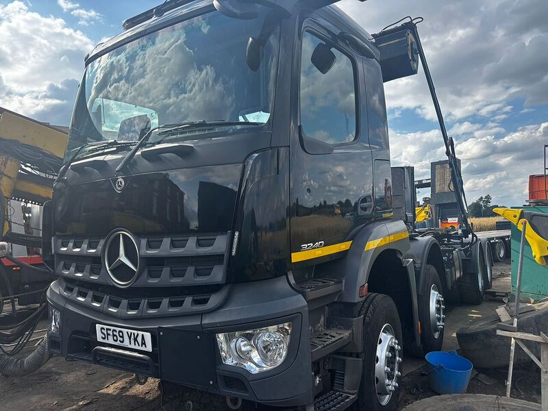 Mercedes-Benz Multilift Hook Loader