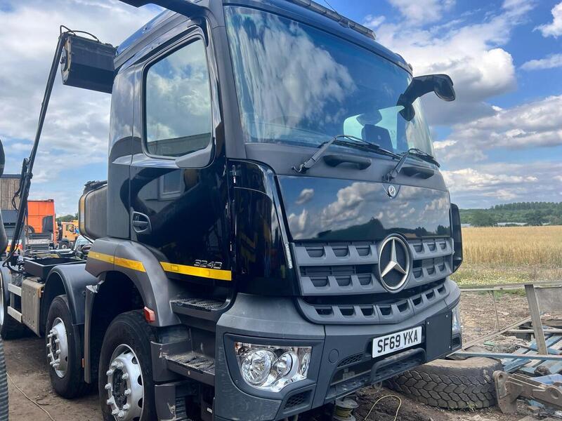 Mercedes-Benz Multilift Hook Loader