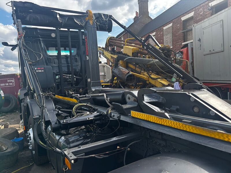 Mercedes-Benz Multilift Hook Loader
