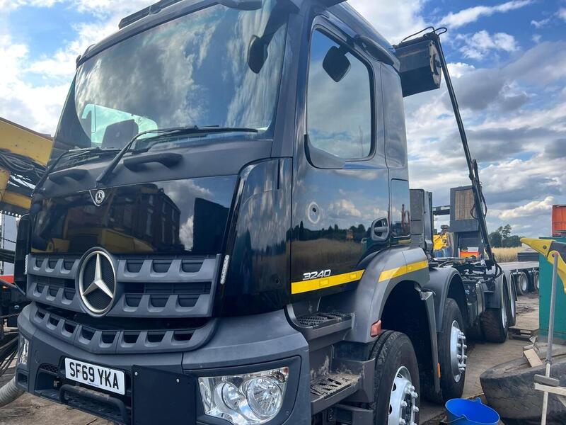 Mercedes-Benz Multilift Hook Loader