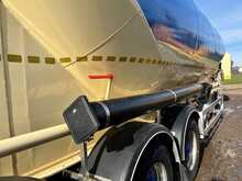 Feldbinder 40 Yard Powder Tanker 