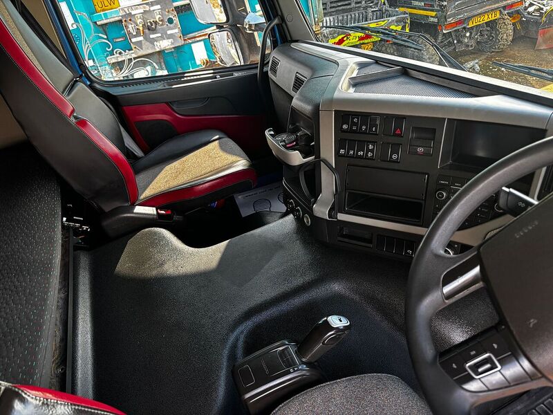 Volvo 500HP Tractor Unit with Tipping Gear