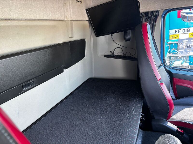 Volvo 500HP Tractor Unit with Tipping Gear