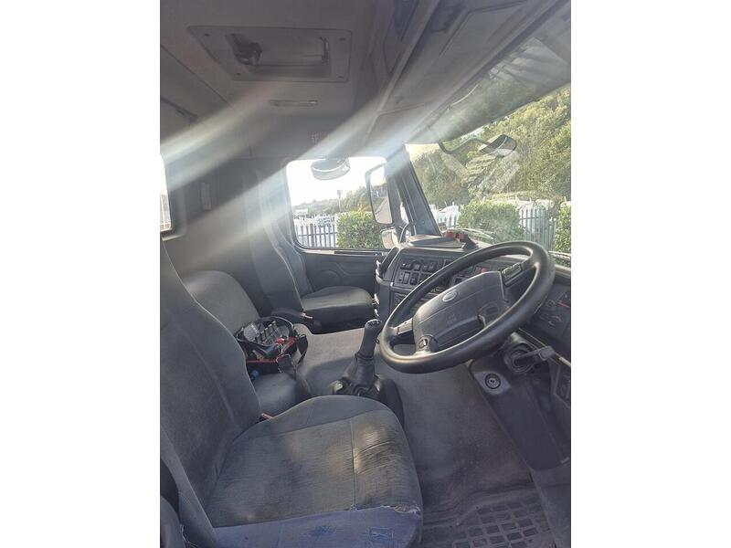 Volvo 300 with Palfinger Crane