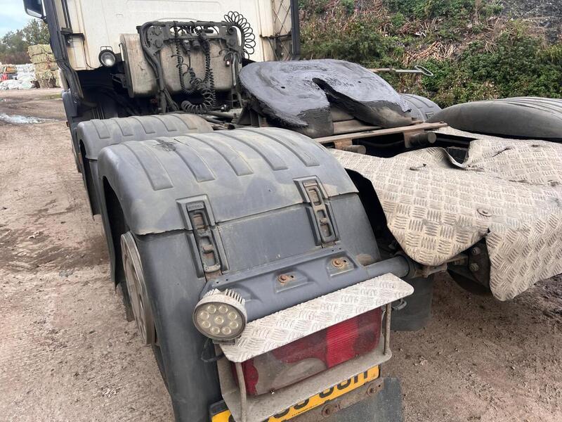 Scania 10 Tyre Rear Lift Tractor Unit