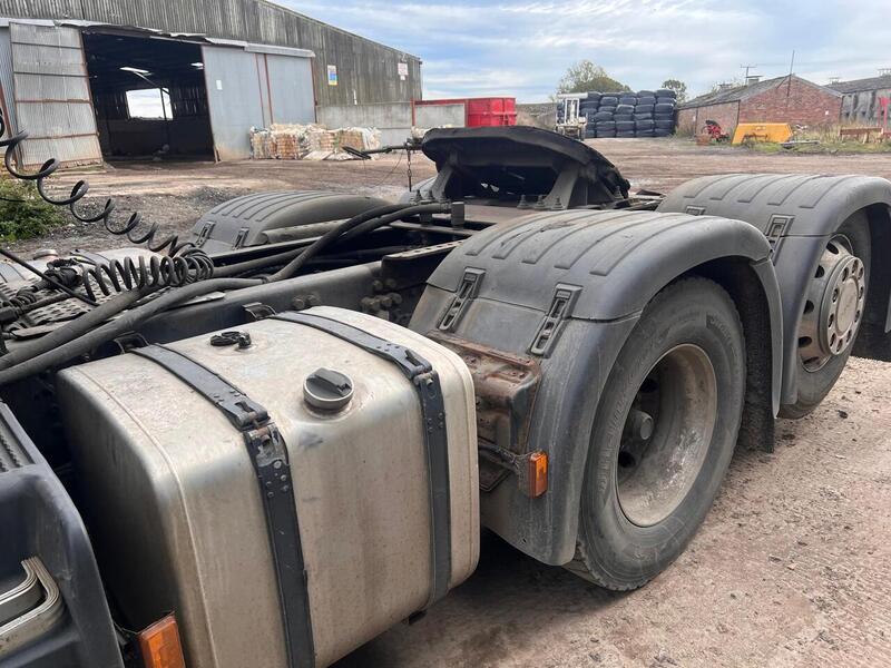 Scania 10 Tyre Rear Lift Tractor Unit