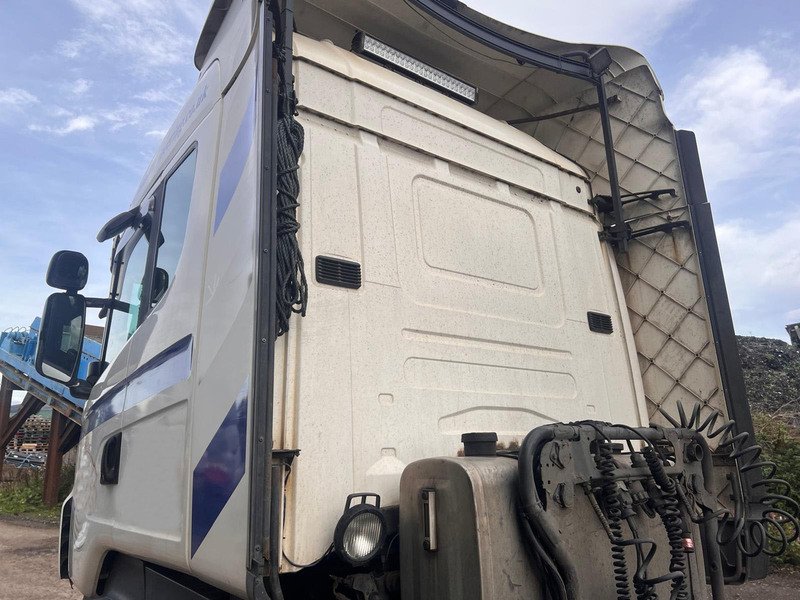 Scania 10 Tyre Rear Lift Tractor Unit