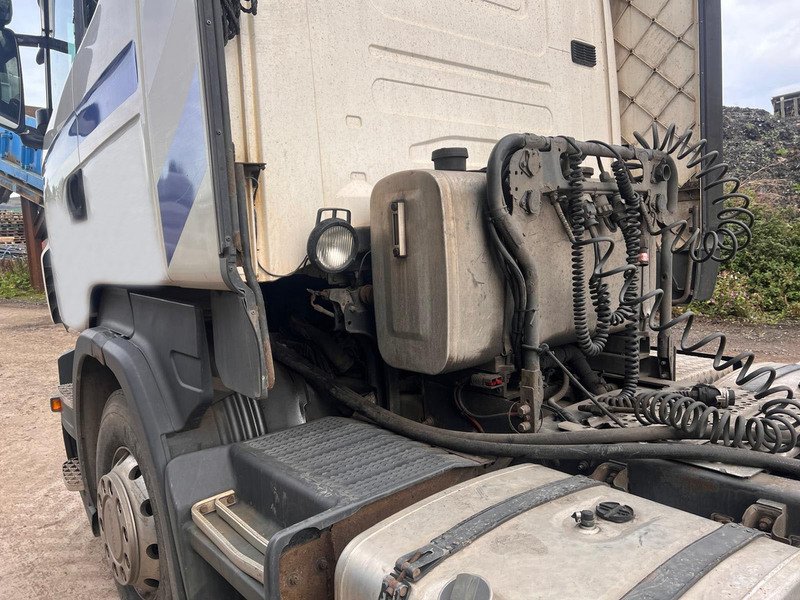 Scania 10 Tyre Rear Lift Tractor Unit