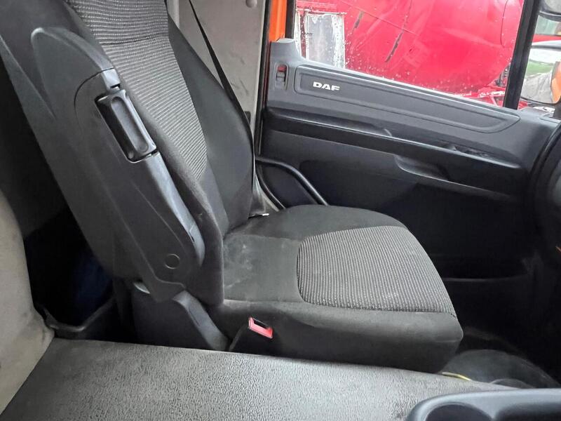 DAF 400 Flat with Rear Mounted Atlas Crane