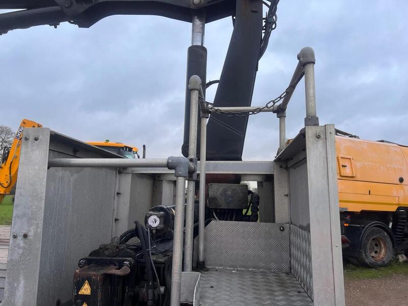 DAF 400 Flat with Rear Mounted Atlas Crane