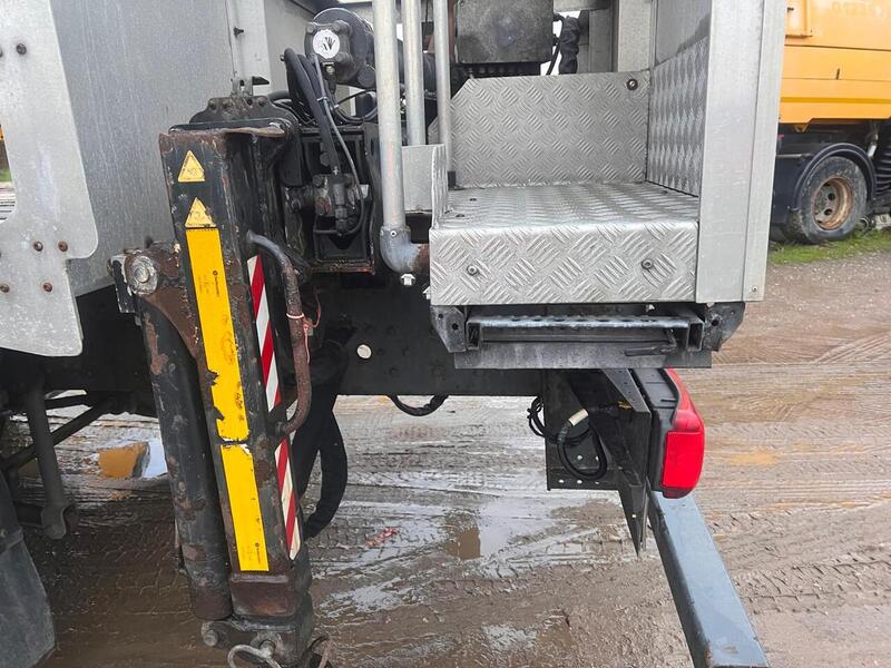 DAF 400 Flat with Rear Mounted Atlas Crane