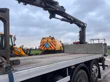DAF CF 410 Flat with Rear Mounted Atlas Crane 