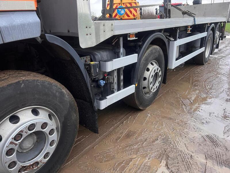 DAF 400 Flat with Rear Mounted Atlas Crane