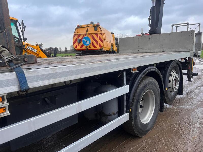 DAF 400 Flat with Rear Mounted Atlas Crane
