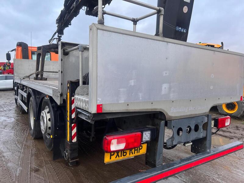 DAF 400 Flat with Rear Mounted Atlas Crane