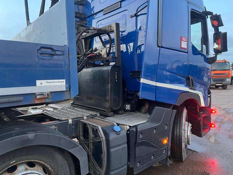 Renault with Dropside Crane Trailer 