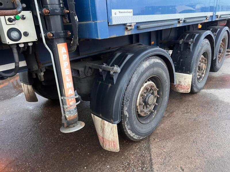 Renault with Dropside Crane Trailer 