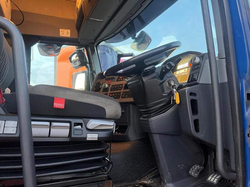 Renault with Dropside Crane Trailer 