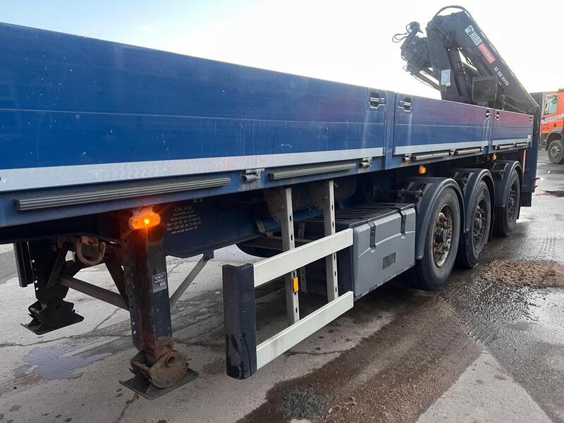 Renault with Dropside Crane Trailer 