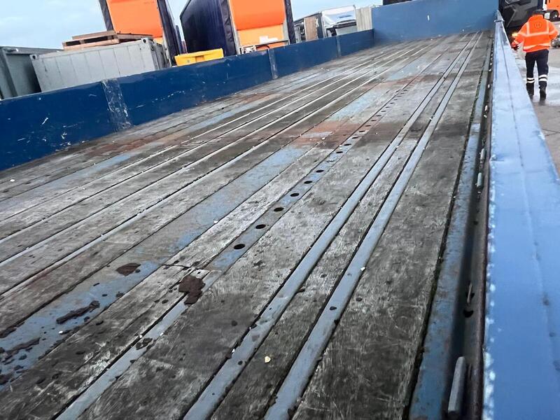 Renault with Dropside Crane Trailer 