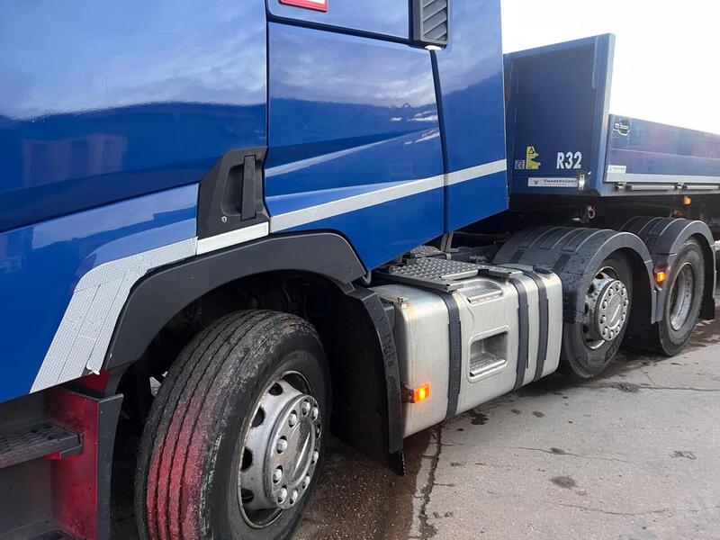 Renault with Dropside Crane Trailer 