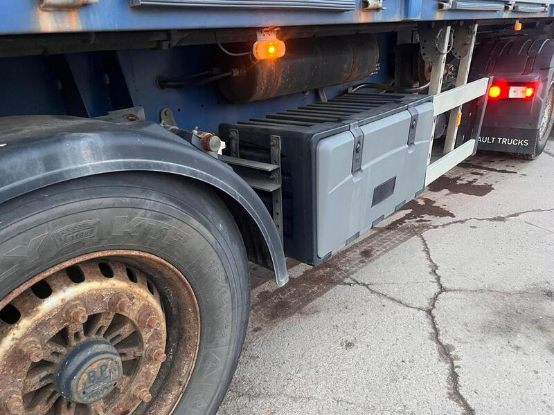 Renault with Dropside Crane Trailer 